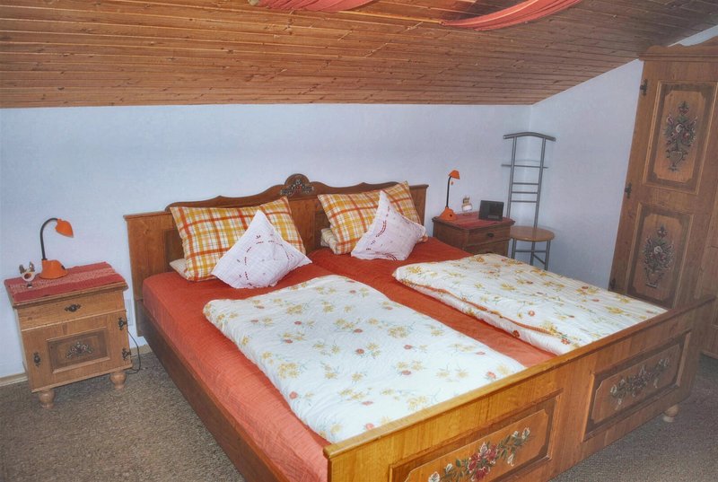 Schlafzimmer mit Doppelbett