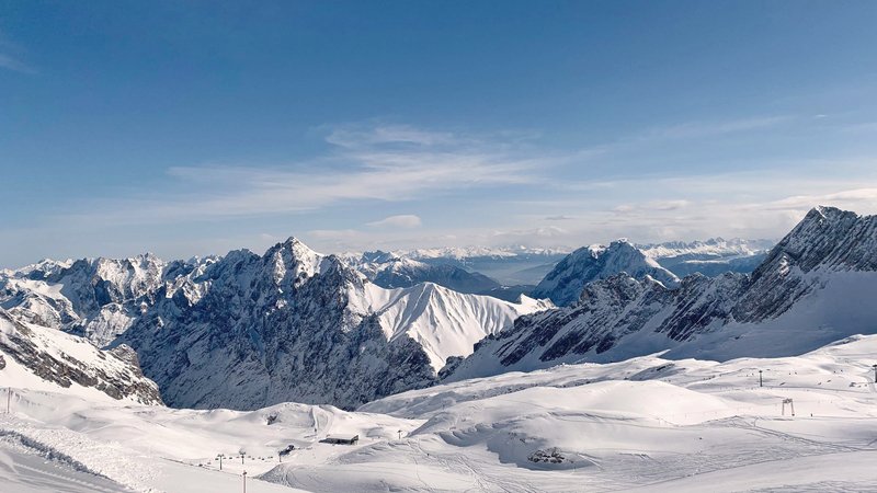 Winter in den Bergen – verschneite Gipfel