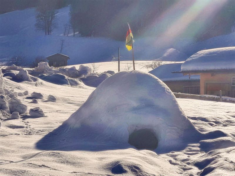 Tief verschneiter Winter